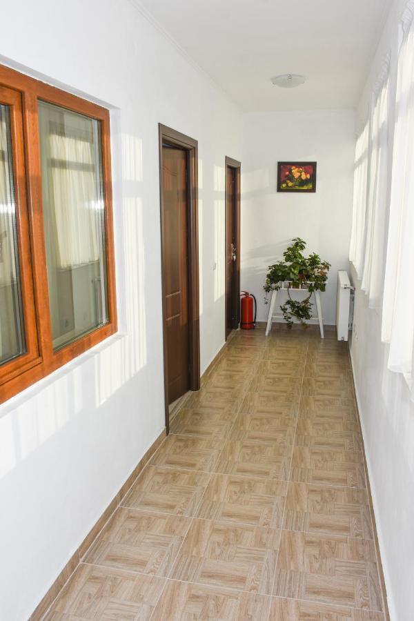 Hotel Tomis House Curtea de Argeş Exterior foto