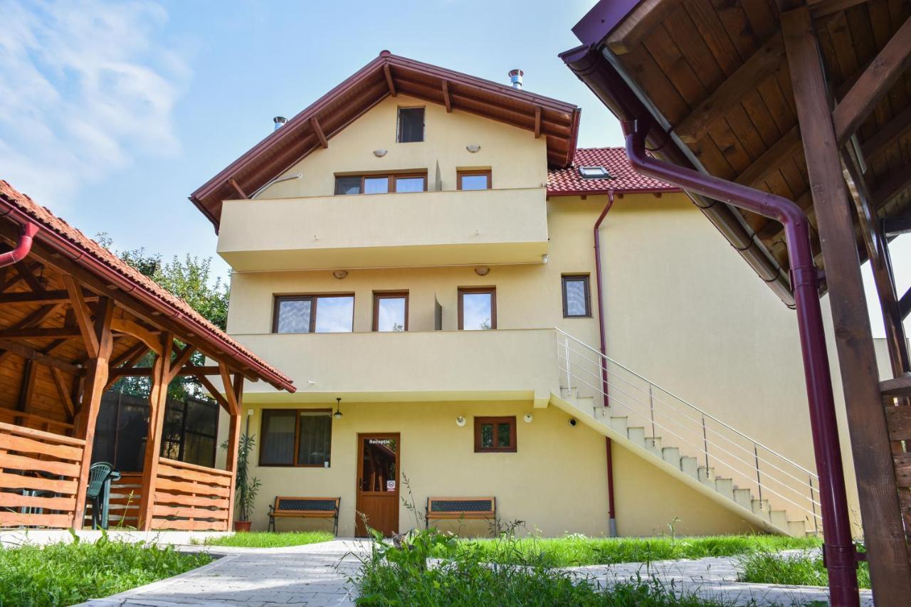 Hotel Tomis House Curtea de Argeş Exterior foto