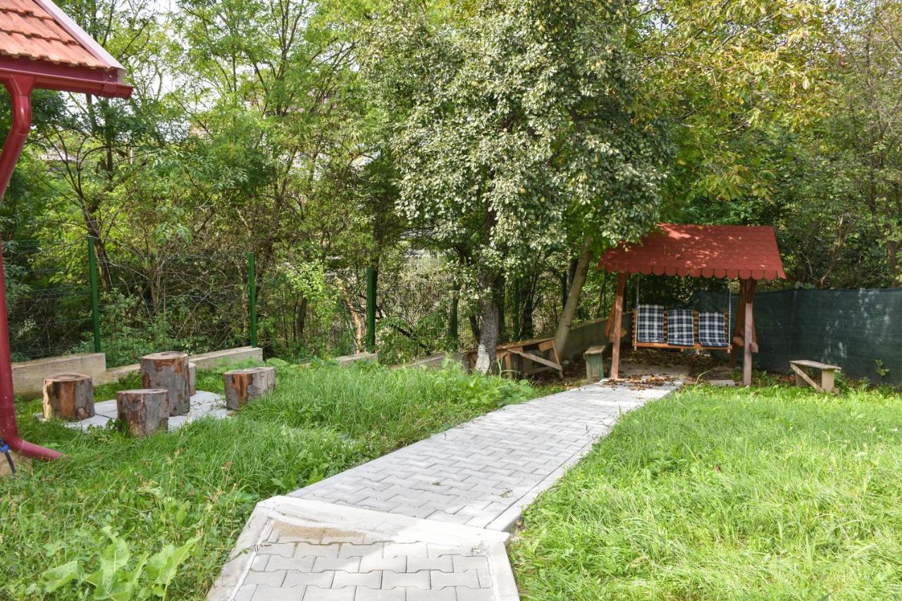 Hotel Tomis House Curtea de Argeş Exterior foto